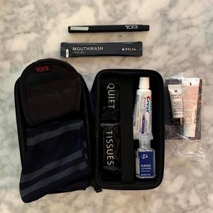 Tumi case w/ essentials